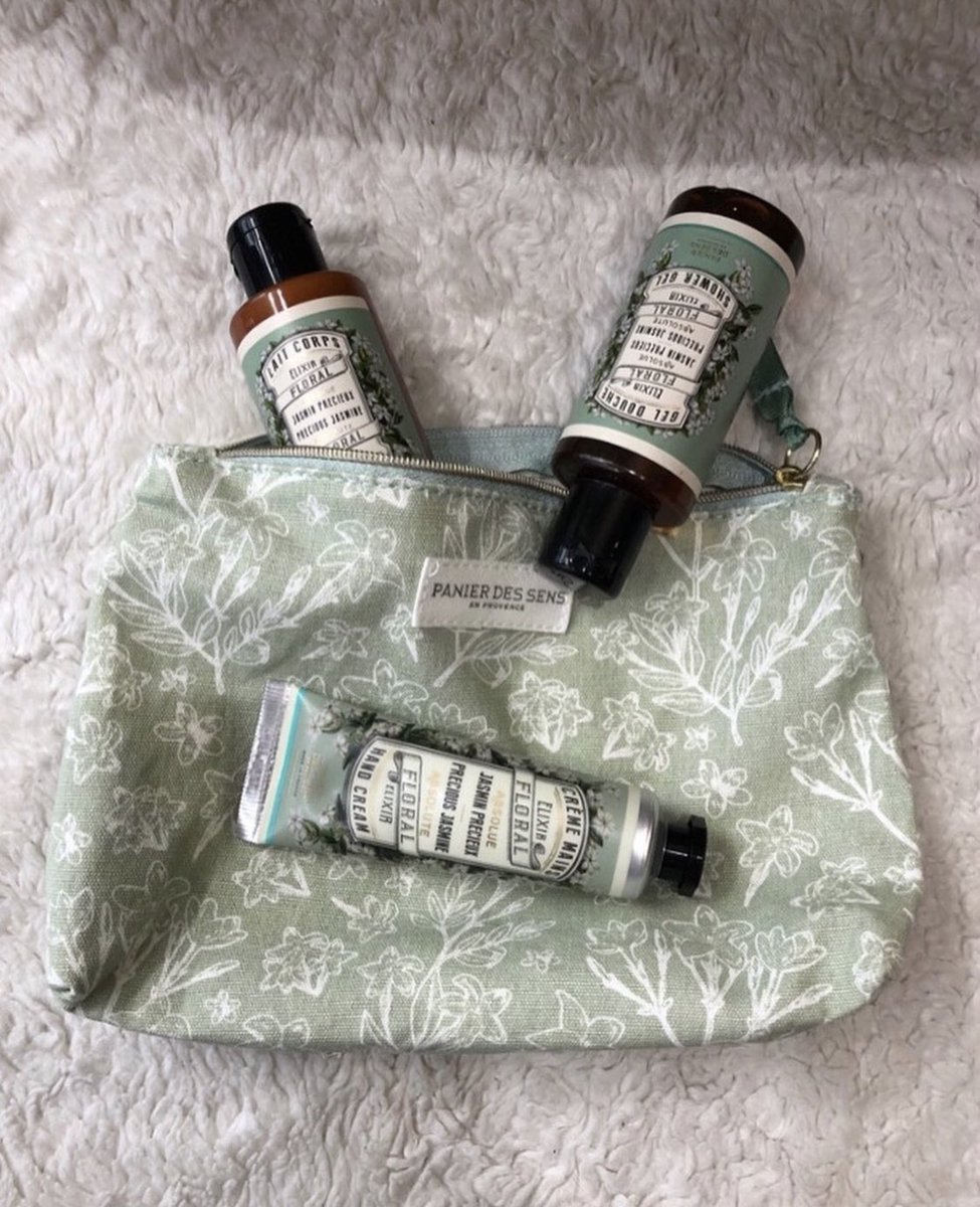 teruel_gourmet's tweet photo. teruelgourmet Ahora que podemos viajar… no salgas sin tu set de viaje 🧳 de Panier, 100%natural y apto para tod@s! Aprovecha y descubre nuestros diferentes set que disponemos (faciales, cabello …) #teruelgourmet #cosmeticanatural #cuidadodelapiel #biocosmetics #setdeviaje https://t.co/M64bR5tDdI