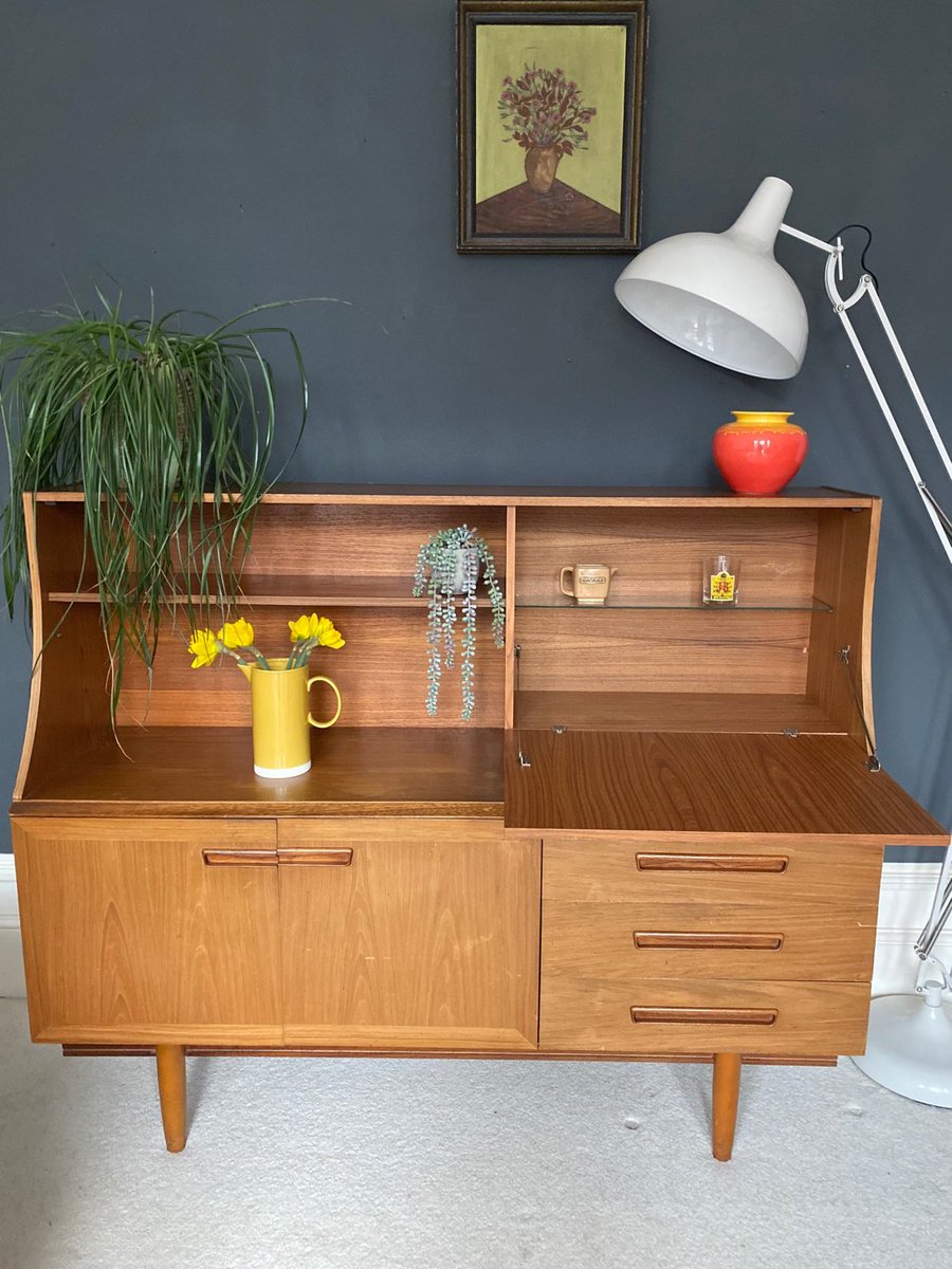 SortingOutSpace's tweet photo. Just had a lady from #Venice ask if I could ship this from #Eastbourne how very romantic ❤️ such a shame it was too costly as she said it would’ve looked great in her bedroom #retro #highboard #70s #italy #shipping #etsy shop: Mid Century Vintage Dresser https://t.co/mCbBNUk1bo https://t.co/ORNne08dpy