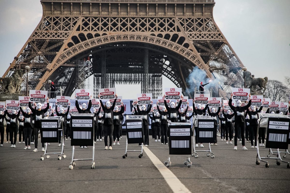Mais qui y a-t-il derrière les femmes qu'on exploite ? Il y a des personnes riches, et prêtes à passer par-dessus toute considération autre que sa propre satisfaction. #WomensDay #Révoltées #GPA