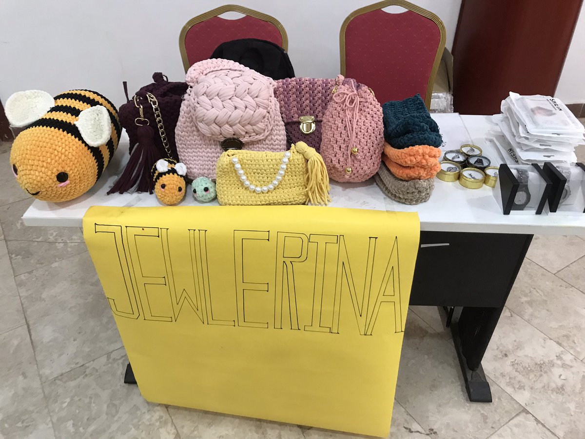 Jewlerina1's tweet photo. ناس مأمون وينكم 
ايي زول حيجي من الصفحه عندو تخفيض 

البازار في قاعه المؤتمرات ✨🔥🔥🔥 https://t.co/2C2v4sxbhJ