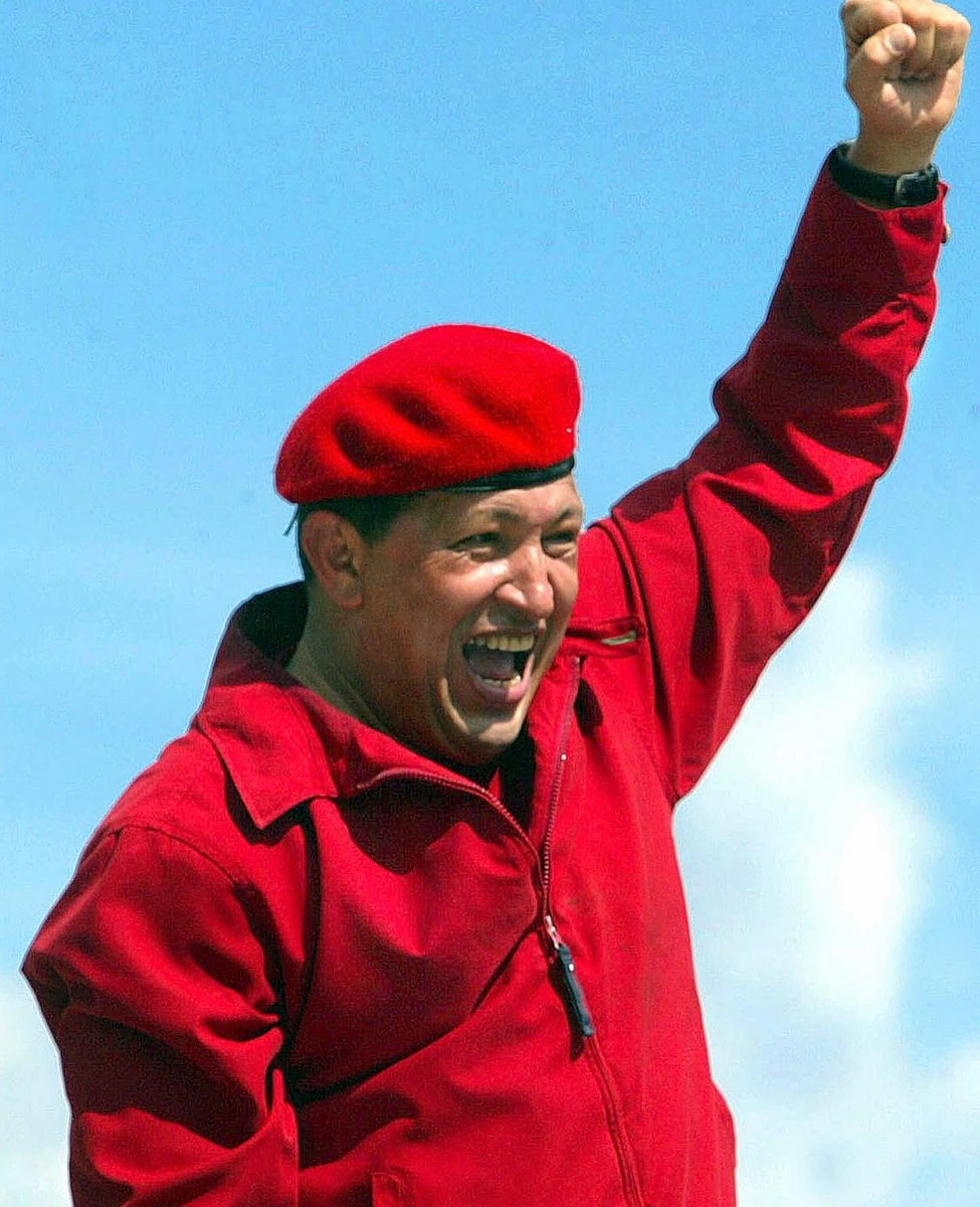 pinfantea's tweet photo. #5Mar A 9 años de la siembra de nuestro Gigante, Hugo Chávez, lo recordamos con lealtad absoluta, luchando para hacer esta Revolución irreversible y comprometidos con su legado inquebrantable en defensa de la Patria 🇻🇪 ¡#ChávezSiempreInvicto! ✊🏽❤️ https://t.co/lN0XjJfb8k
