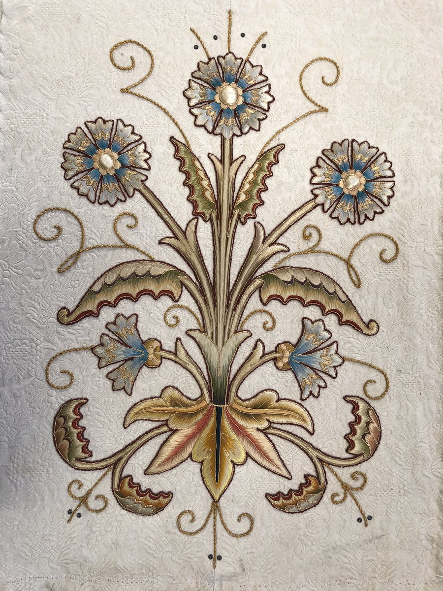 BlairsMuseum's tweet photo. Sifting through the Blairs Museum Collection - any suggestions for the mystery flower?🌼 https://t.co/3TiKvZ1Cy2