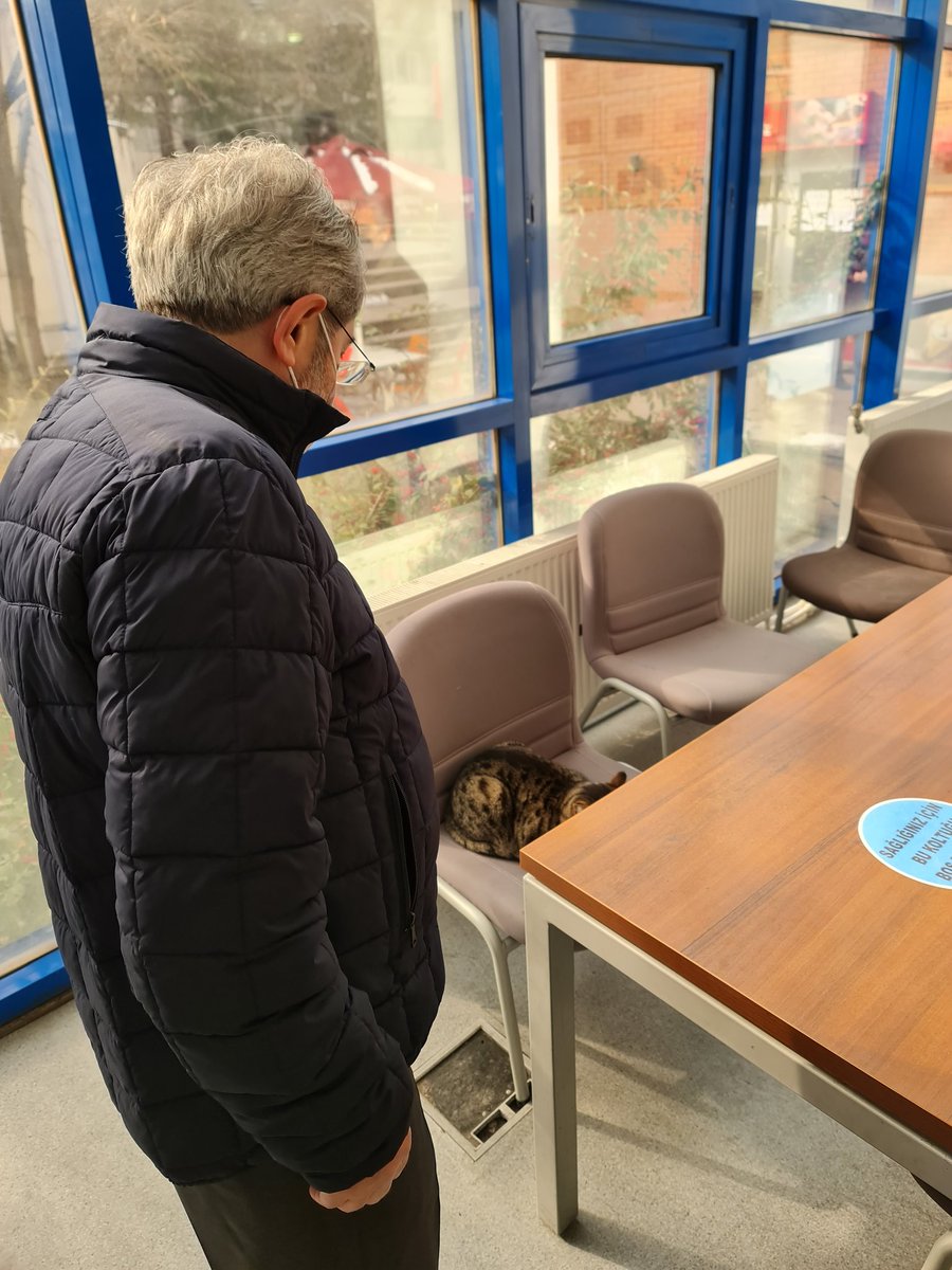 Dekanımız <a href="/celikorhan/">Orhan Celik 🇹🇷</a> ile birlikte Siyasal Bilgiler Fakültesi [<a href="/AUSBFM/">Siyasal Bilgiler Fakültesi - Mülkiye</a>] Kütüphanesini ziyaret ettik, ders çalışan öğrencilerimize zihin açıklığı diledik. Türkiye'nin en zengin gazete koleksiyonunu inceledik.