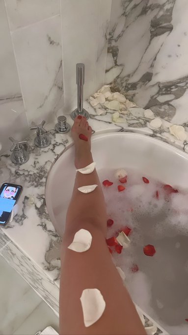 #Perfect Start of your #mistress #day la vie en #rose @rt_feet @FootParadiseRT 🌹 https://t.co/nbJCJD<a href="/tag/perfect"class="tags">#Perfect</a><a href="/tag/mistress"class="tags">#mistress</a><a href="/tag/day"class="tags">#day</a><a href="/tag/rose"class="tags"><span>#rose</span></a>