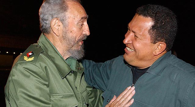 Para el mejor amigo de #Cuba, para quien fuera como hijo para Fidel, para quien es faro de libertad y revolución de la América Latina, para él que se ha vuelto inmortal. #ChavezVive Fidel: En Chávez reencarnaron las ideas de Bolívar... #ChavezSiempreInvicto