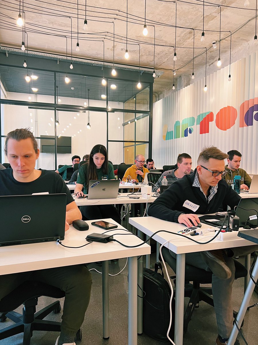 gingy_love's tweet image. We came to Budapest with our #PythonWeekend FINALLY👩🏽‍💻🇭🇺
Hey ho let’s go!

@codekiwicom