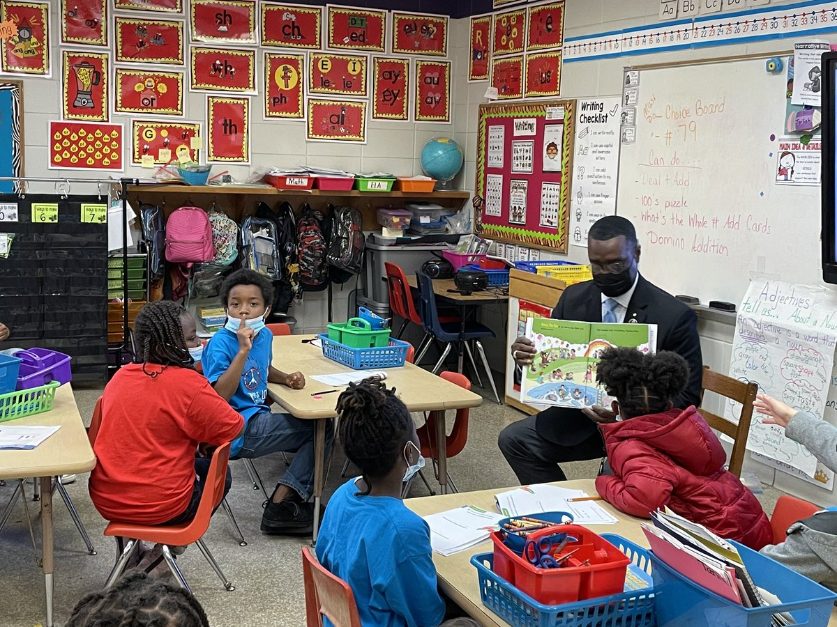 DrMHBullard's tweet photo. READ ACROSS AMERICA! I had a Wonderful Time reading to our 1st Graders at Jeffersonville Elem School this week! #TCPSOfficial #readersareleaders #TwiggsCountySchool #JESisTheBest https://t.co/m1h5PpQElK
