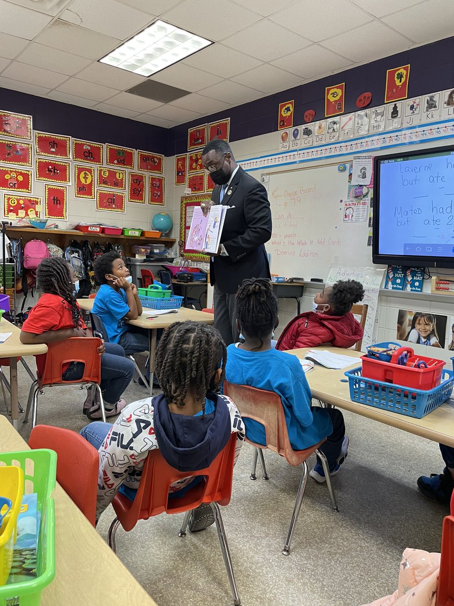 DrMHBullard's tweet photo. READ ACROSS AMERICA! I had a Wonderful Time reading to our 1st Graders at Jeffersonville Elem School this week! #TCPSOfficial #readersareleaders #TwiggsCountySchool #JESisTheBest https://t.co/m1h5PpQElK