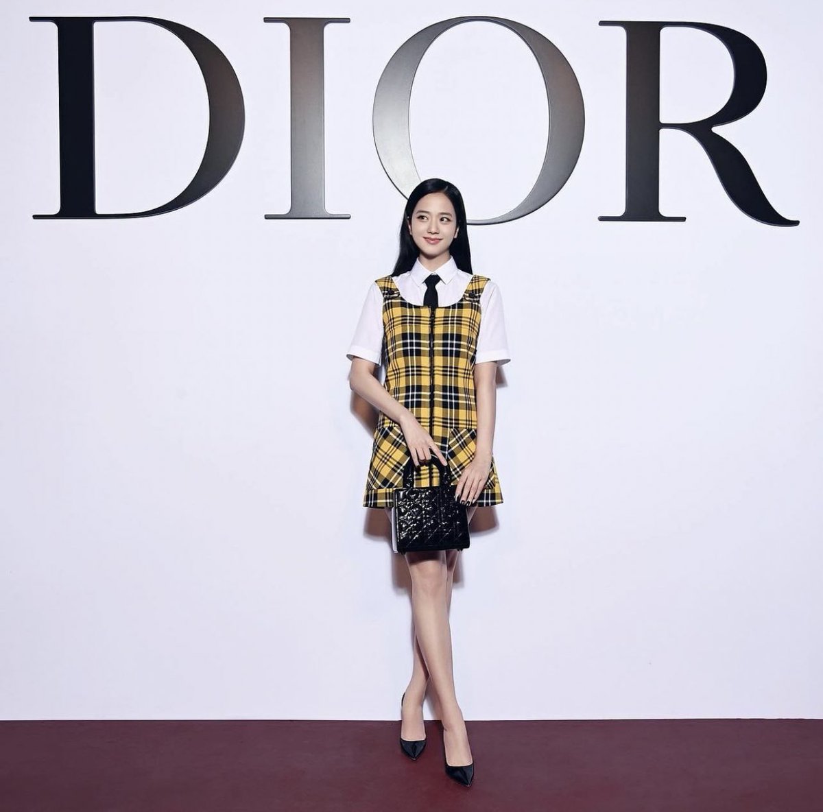 PopBase's tweet photo. According to Launchmetrics, BLACKPINK‘s Jisoo has helped leverage over $10.9 million in MIV for Dior (up 55% from last year). https://t.co/EPQW0THHTE
