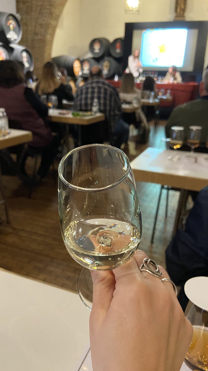 Pepa Pacheco (@pepapacheco1) on Twitter photo Me iniciaría un millón de veces en el mundo del #jerez ❤️🍷.
Hoy en la cata del Aula del Jerez con <a href="/vinosyflores_/">Silvia Flores</a> y <a href="/VinosJerez/">Vinos de Jerez</a> y disfrutando de los vinos de <a href="/bodegastiopepe/">Tío Pepe</a> #sherrylovers Me iniciaría un millón de veces en el mundo del #jerez ❤️🍷.
Hoy en la cata del Aula del Jerez con <a href="/vinosyflores_/">Silvia Flores</a> y <a href="/VinosJerez/">Vinos de Jerez</a> y disfrutando de los vinos de <a href="/bodegastiopepe/">Tío Pepe</a> #sherrylovers