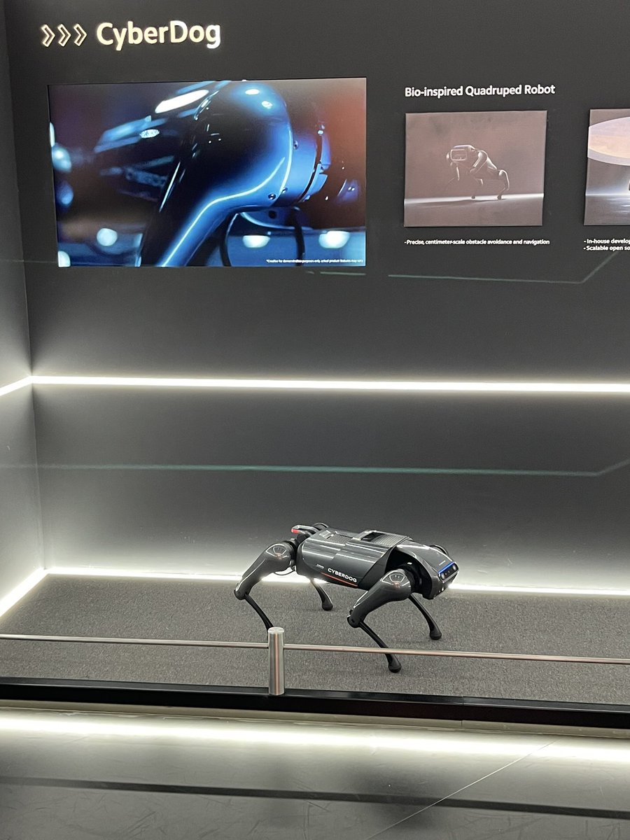 andrewagner's tweet photo. Robots on the rise at #MWC22 (1/2) https://t.co/ReiUdtZCHl