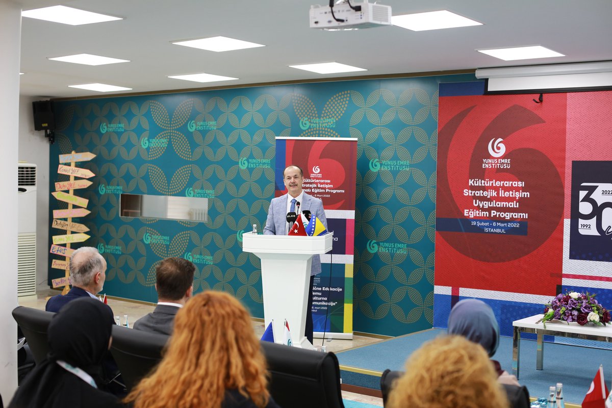 kdaorgtr's tweet photo. Kültürlerarası Stratejı̇k İletı̇şı̇m Uygulamalı Eğı̇tı̇m Programımız @yeeorgtr Başkanı Sn. Prof. Dr. @serefatess tarafından yapılan açış konuşması ile başladı. #Bosnia #LoveBosnia #PublicDiplomacy https://t.co/J67PsEZLax