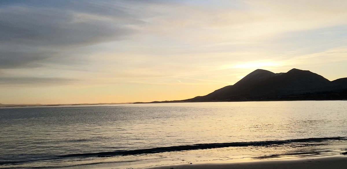 CatherineHasti6's tweet photo. Peaceful dawn at Old Head, Louisburgh, Mayo. Swimming in peace and gratitude, wishing peace and safety to everyone.
#oldheadbeach #springswimming #wildatlanticway https://t.co/j8wsdSarnR