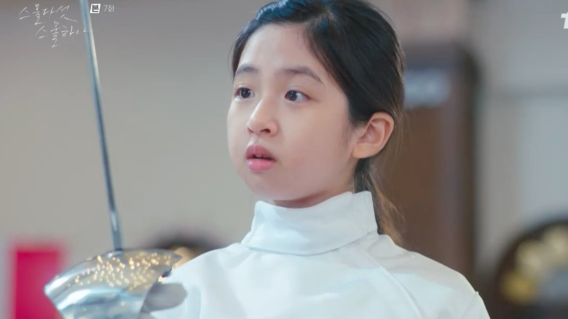 kdramasbringjoy's tweet photo. the role of parental support in a child's journey toward discovering/fulfilling their dreams:

i love that we were introduced to her dad. 
it turns out, her passion for fencing is deeply rooted in the promise she made w/ her dad😭
#TwentyFiveTwentyOne #TwentyFiveTwentyOneEp7 https://t.co/MbcwuCx7LY
