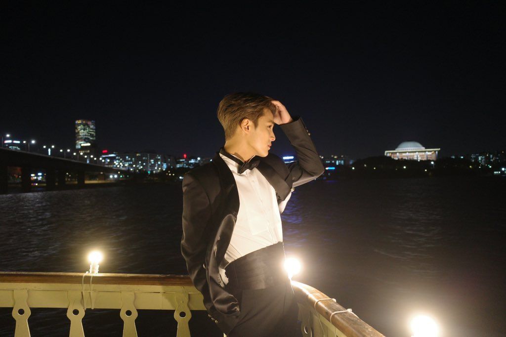 kmgplanet's tweet photo. cruise date with Him! yes please https://t.co/4nHR5vTvGy