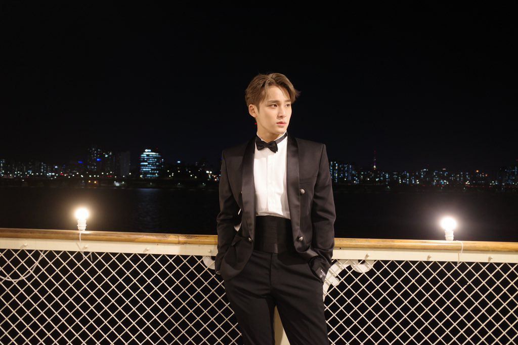 kmgplanet's tweet photo. cruise date with Him! yes please https://t.co/4nHR5vTvGy