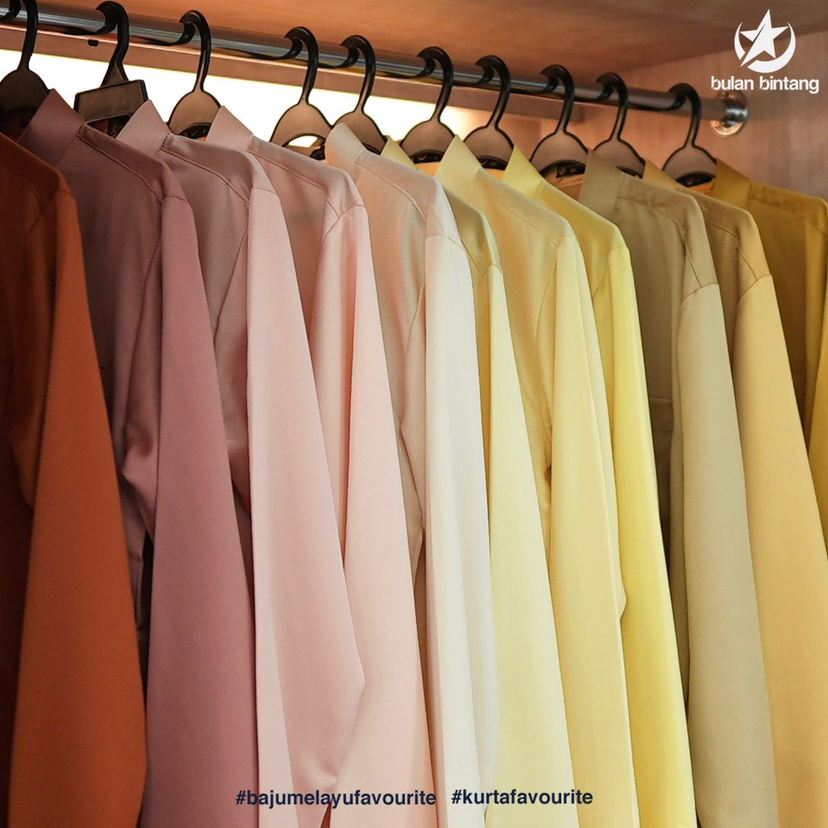 meripergibulat's tweet photo. Abang tgk tudung syg semua warna sama je ❌

Syg tgk semua baju melayu abang warna sama je ✅ https://t.co/1A4uaQRFm7