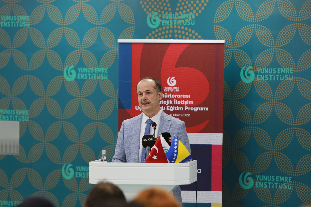 Kültürlerarası Stratejı̇k İletı̇şı̇m Uygulamalı Eğı̇tı̇m Programımız <a href="/yeeorgtr/">Yunus Emre Enstitüsü</a> Başkanı Sn. Prof. Dr. @serefatess tarafından yapılan açış konuşması ile başladı. #Bosnia #LoveBosnia #PublicDiplomacy