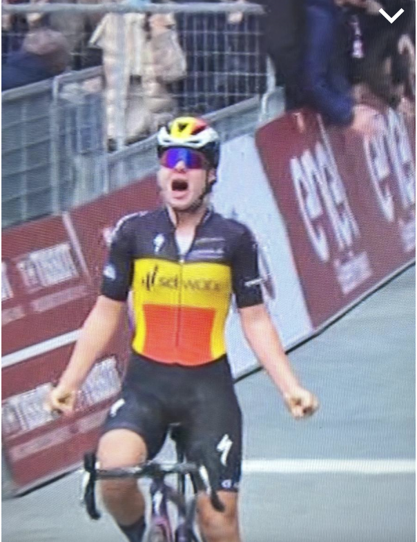 🇮🇹#StradeBiancheWomenElite

<a href="/LotteKopecky/">Lotte Kopecky</a> wins <a href="/StradeBianche/">Strade Bianche</a>  👏🏼👏🏼👏🏼