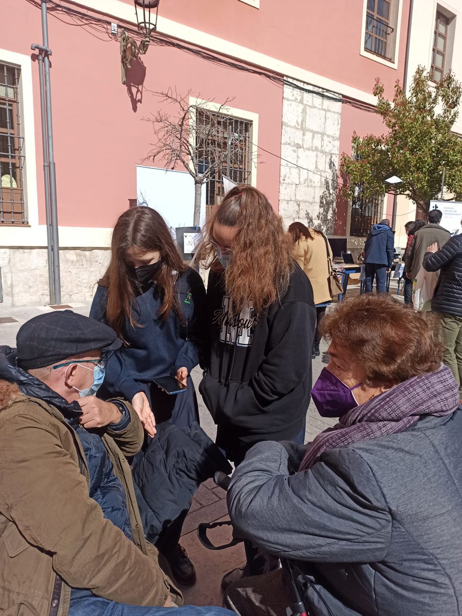 jymvedruna's tweet photo. ¿Necesitas ayuda con alguna App? Acude a "Apps para todos"📱 y resuelve tus dudas en nuestro taller.
#eventoJyM #colegioValladolid #GoogleForEDU #comprometidosconTIC #APS #GoogleReferenceSchool https://t.co/VXlccIdqX3