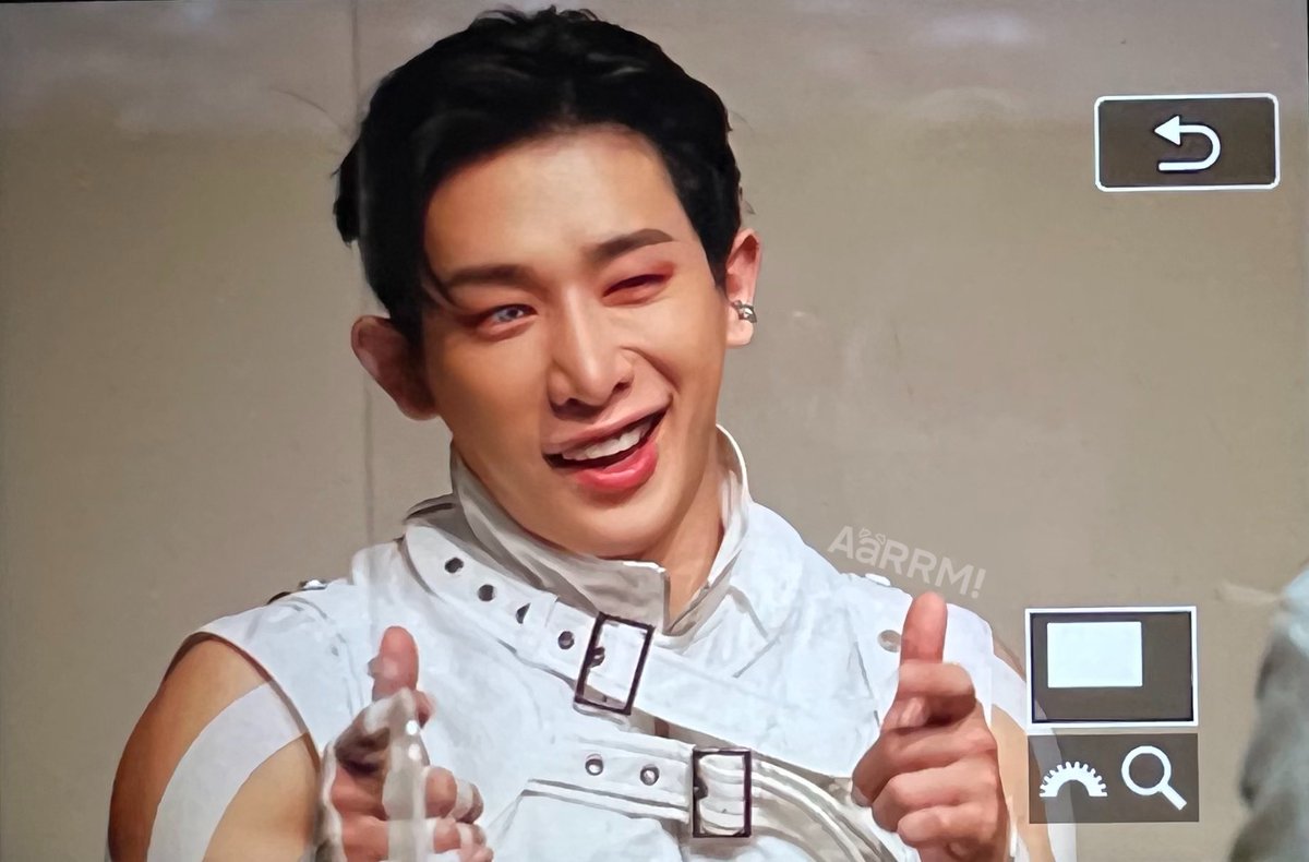 by_aarrm's tweet photo. 220305 위드드라마 원호 대면팬싸 
👈🏻🐰👈🏻

#원호 #WONHO #ウォノ https://t.co/g0jCp9RDvA