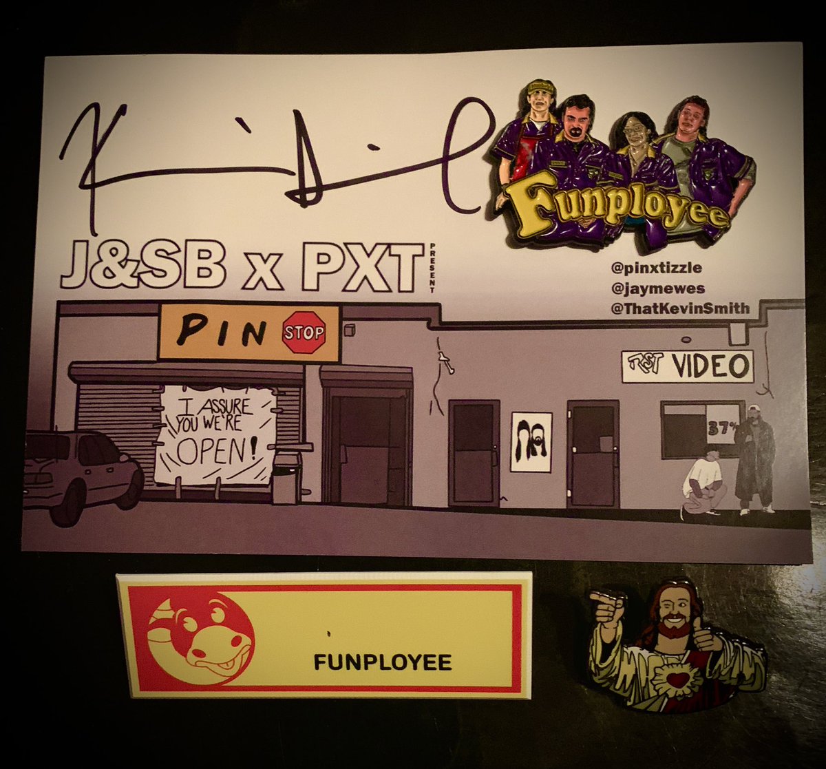 PhunPhactory's tweet photo. Got some @ThatKevinSmith merch. Had to get the #funployee pins to match my level of #ThatKevinSmithclub membership &amp; to go with my #moobys gear (still need to get a smock) and I needed my #buddychrist ‘natch.

@rosariodawson @BrianCOHalloran #jeffanderson #trevorfehrman https://t.co/TKQLPJnoZU