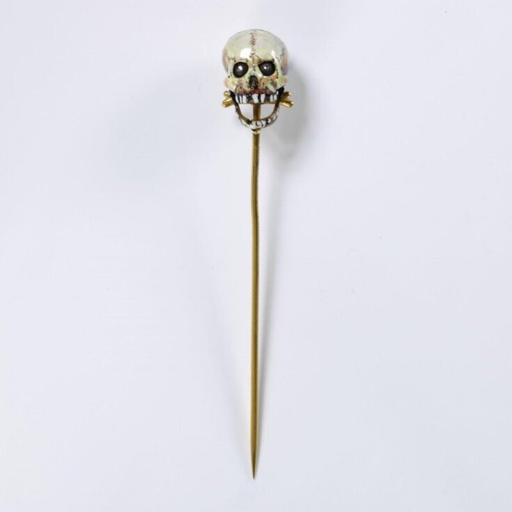 ThanatosArchive's tweet photo. Skull pin from the 1867 Paris Exhibition.. when connected to a battery its jaw and eyes would move 💀⚡️ #goodmorning https://t.co/GnEg5YHPXj