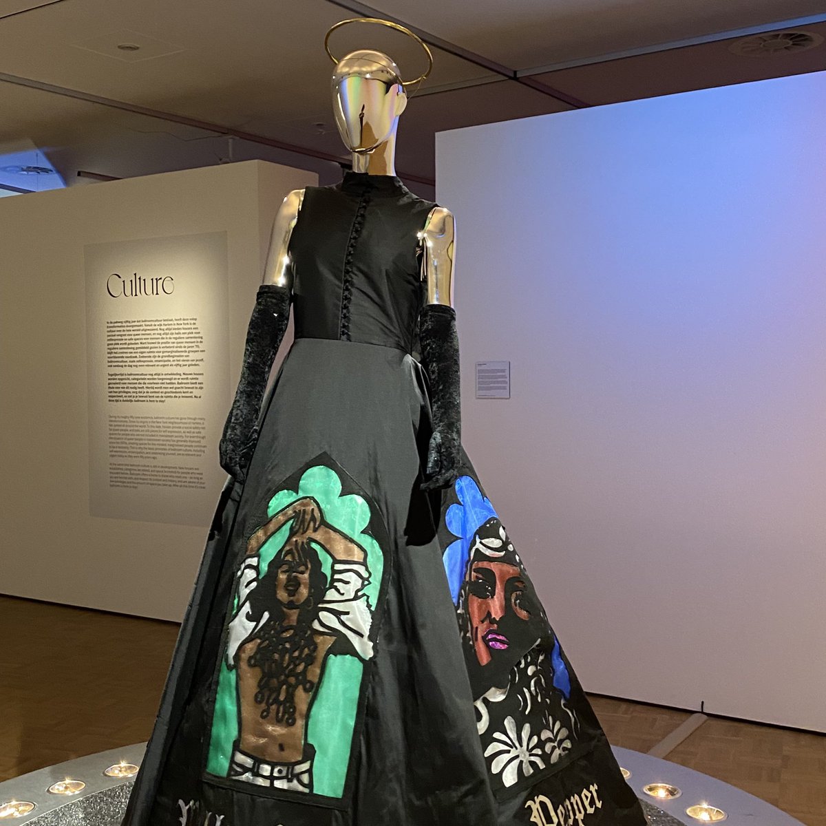 rafeuddin_'s tweet photo. A very proud little brother. I finally got to see my brother’s gown in person, a celebration of the history of ballroom culture, exhibited at the @kunsthal in Rotterdam. https://t.co/IwO3bQUpiL