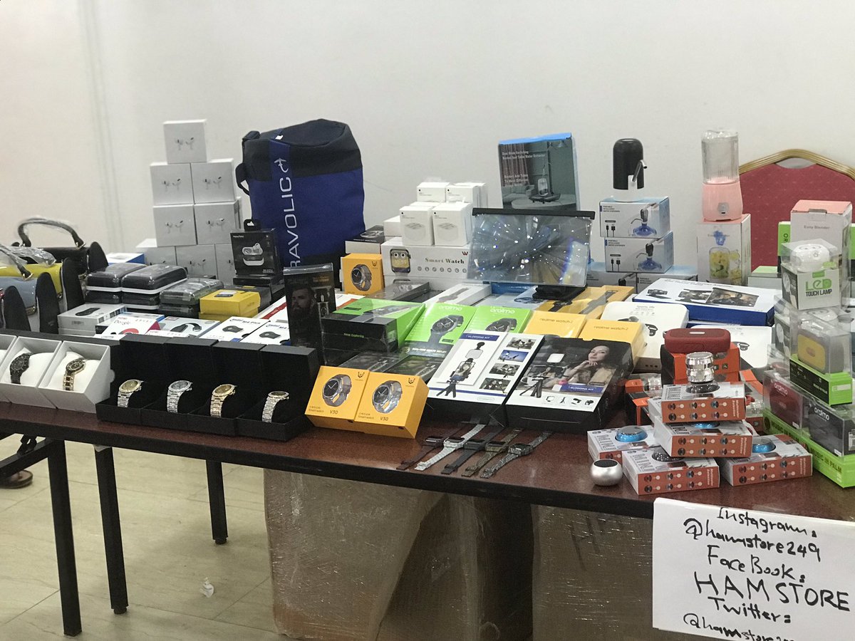 hamstore249's tweet photo. شرفونا في بازار جامعة العلوم الطبية والتكنلوجيا 
(مأمون حميدة ). قاعة المؤتمرات.
حنكون معاكم ابتداءاً من اليوم و الأحد والإثنين .
جميع المنتجات تباع بنصف القيمة حتى نهاية البازار .

#HAMStore #تسوق https://t.co/n4QJLrjKGd