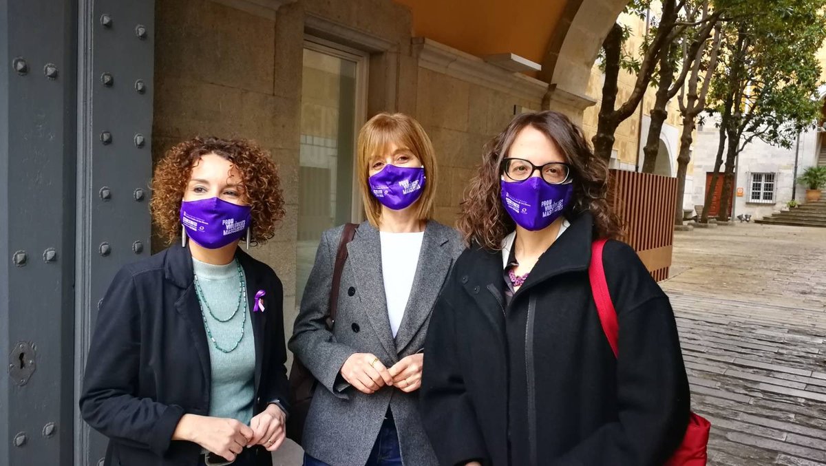 igualtatcat's tweet photo. "Som les #dones del present les que hem de viure aquesta #NormalitatFeminista i, per tant, treballar des d’institucions i entitats per fer-la realitat avui", @taniaverge.

Commemorem el #8M, Dia Internacional de les Dones, a la ciutat de #Girona.

🟣 Fem #CatalunyaFeminista! https://t.co/oejRPOimmC