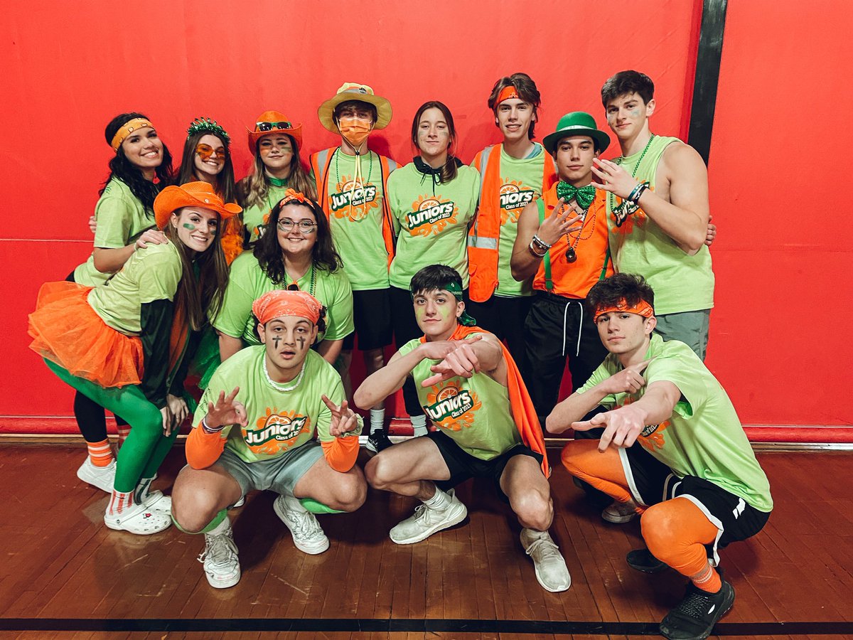 MrsReynolds401's tweet photo. Juniors crushed the competition at Almost Anything Goes last night! FIRST PLACE!! 👏🏻👏🏻👏🏻💚🧡💚🧡 #juniors #classof2023 #spiritweek #oakerpride @CoventryOakers https://t.co/pt8dUgUmFY