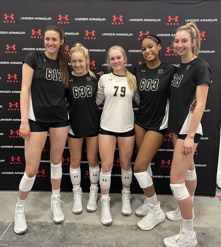 LMCarr13's tweet photo. I had an amazing time with everyone but especially with my @MADFROGVBALL teammates. Thank you @uanextvball and @VBallrecruiter for the opportunity!!! @blairebayless @millermcdonald8 @ivie_savannah @harpermurray4 @LancasterVball https://t.co/AqT07YSnyy