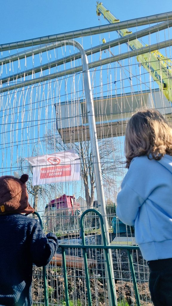 bethhackingHT's tweet image. The little people were very excited to see the Mill View Nursery land this morning! What a great way to see Little Wrens begin! 🌞😎 @mill_view