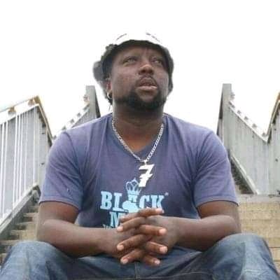 ChrisExcel102's tweet photo. Zola 7. 

- Built a library in Mthatha.
- Contributed in 117 houses that were built in Tembisa,
- Assisted kids to get Sholarships.
- Donated 3% of his earnings to charity.
- Help lot of small businesses in striving.
- Built Borehole in rural areas
- Donated computers in schools https://t.co/Nc0T7wwJSR