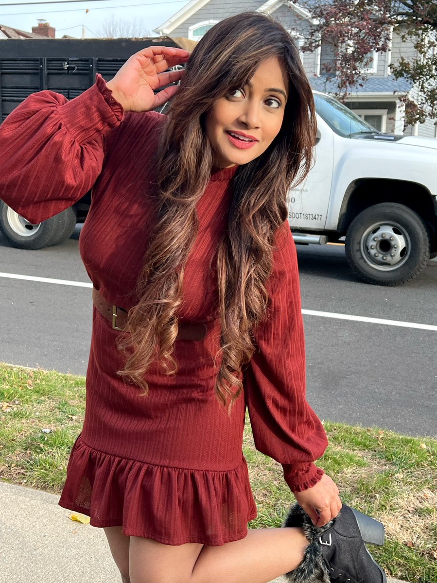 Arre wait don’t click , let me fix my shoes…. 

PS- shoe s fine just posing 🤩😬