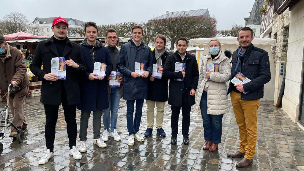edouard_varin's tweet photo. 🚀 Encore une belle mobilisation ce matin à #Vernon pour défendre la candidature de Valérie Pécresse. Les @jeunesreps étaient évidemment de la partie

🇫🇷 A Vernon comme ailleurs les Français veulent l’alternance et fermer la parenthèse Macron

#Pecresse2022 #NouvelleFrance https://t.co/T3mTCVK3Lb