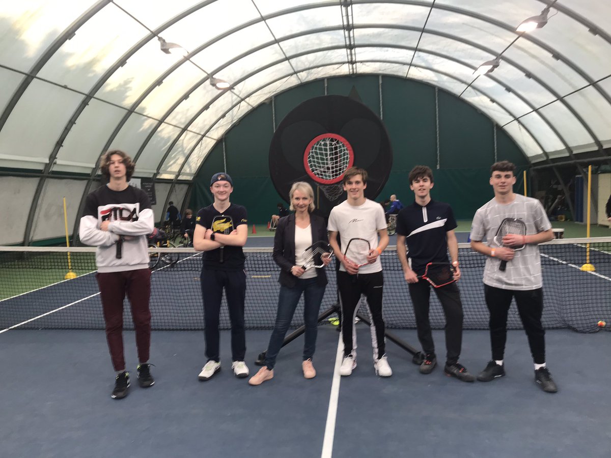fBariseau's tweet photo. Au club de tennis 🎾 la raquette #villeneuvedascq pour la phase finale CNGT tournoi soutenu par la région @hautsdefrance : animations et démonstrations de #paratennis  et de  #raqball https://t.co/YgdZpxbhOS