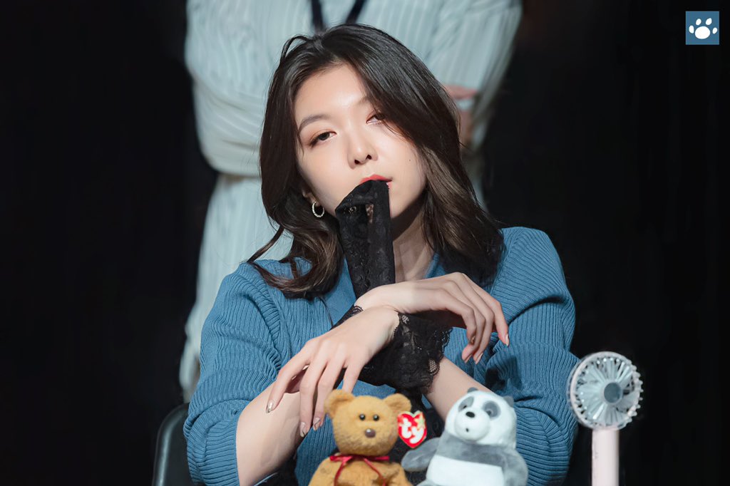 aeryves's tweet photo. @143siyeon Happy birthday, dami! https://t.co/v8CeORp12A