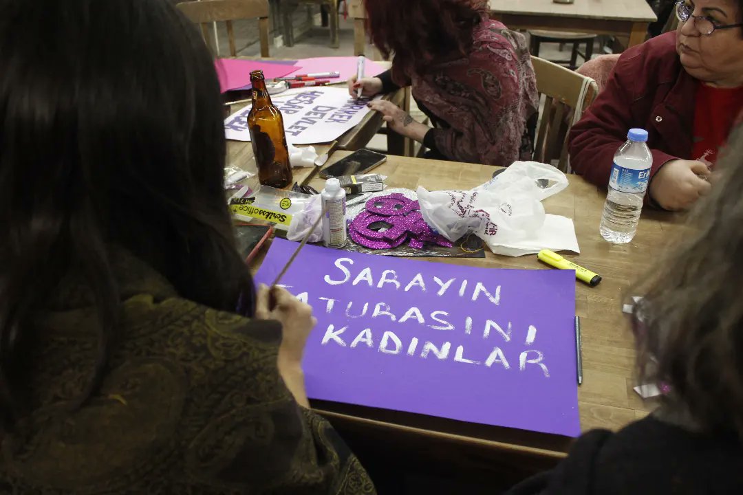 ckadinplatformu's tweet photo. ♀️ Dün döviz atölyemizde kızkardeşlerimizle bir araya geldik, 8 Mart'ta taşıyacağımız dövizleri hepbirlikte hazırladık. https://t.co/OMPXH2yXDL