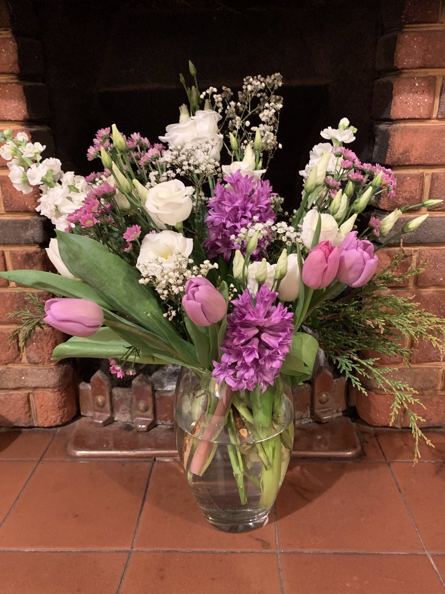 cmmpda's tweet photo. Thrilled with these lovely flowers this week from #thehidencollective Packaging 100% recyclable or compostable too 😀 https://t.co/v29sLuddni