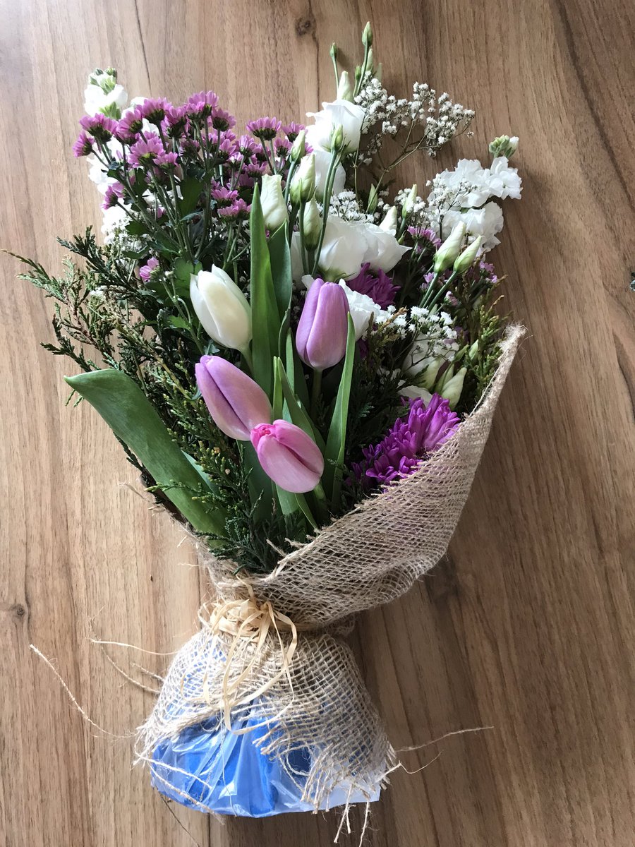 cmmpda's tweet photo. Thrilled with these lovely flowers this week from #thehidencollective Packaging 100% recyclable or compostable too 😀 https://t.co/v29sLuddni