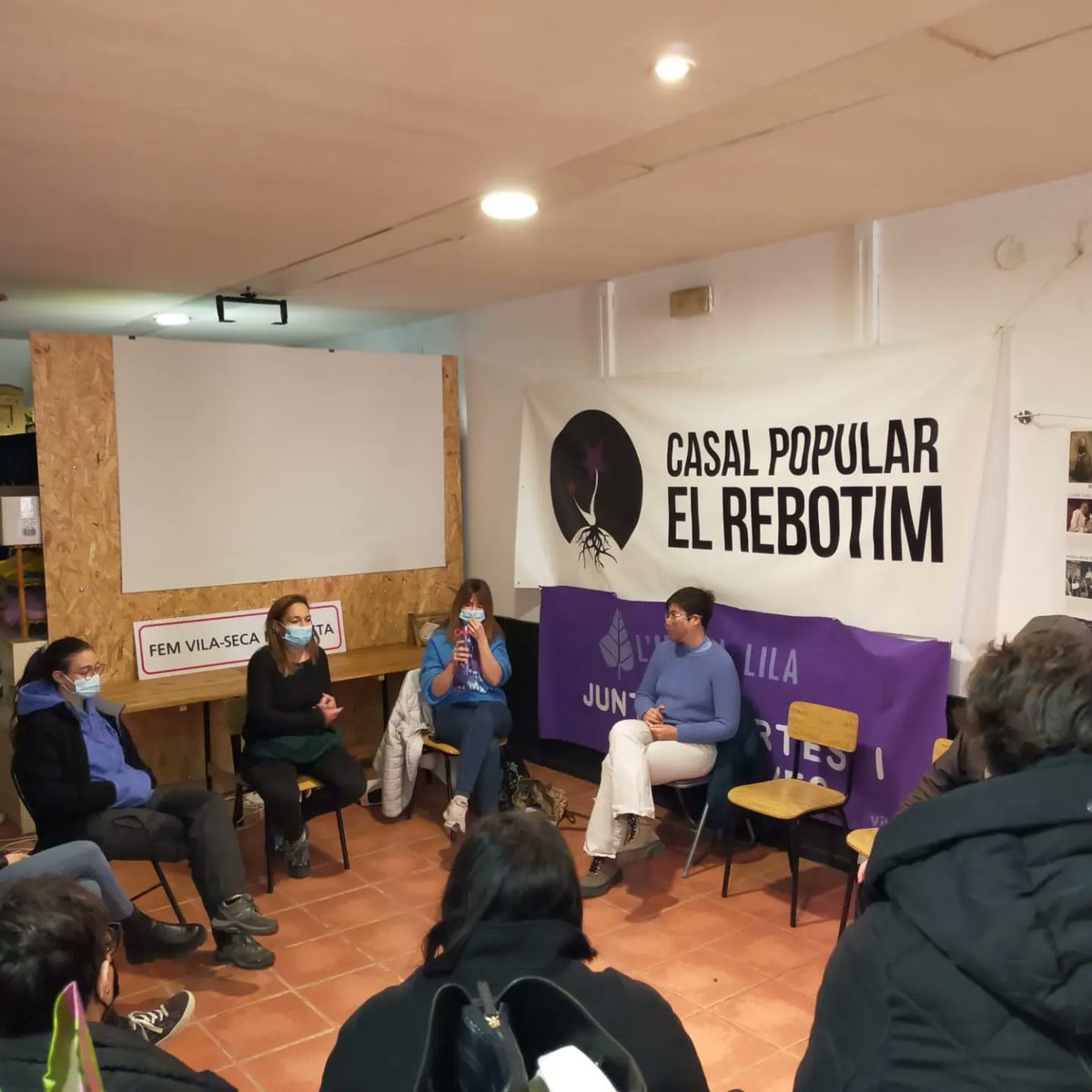 heuralila's tweet photo. Avui la Sandra Arce i la Cristina Bundio ens han parlat sobre les condicions socials i laborals de dos col·lectius altament feminitzats: les cambreres de pis i l'infermeria. https://t.co/HakgAsXoeW
