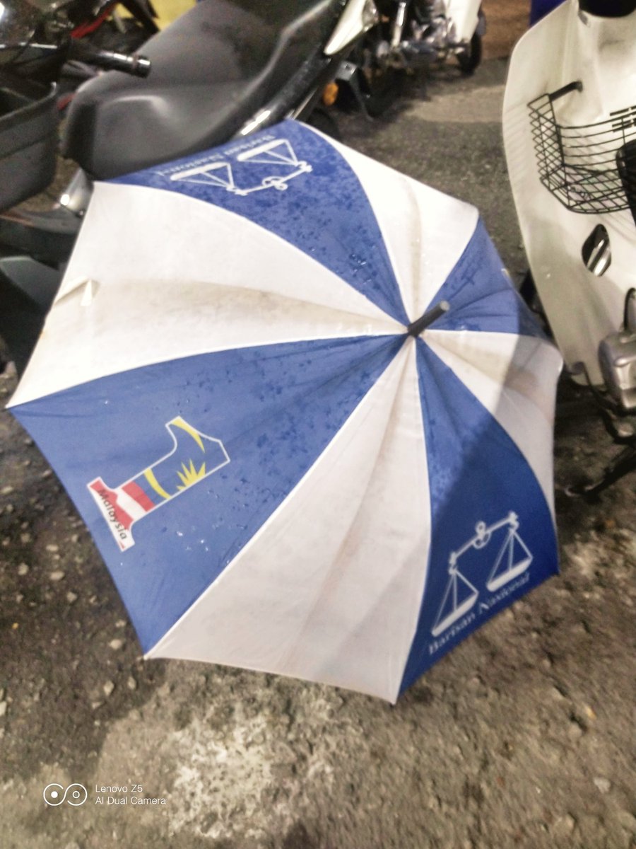 Nasib baik gak ada menatang ni, tidak tak sampai ke Surau time hujan² nih...