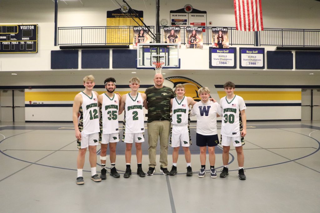 WebbervilleB's tweet photo. #seniors https://t.co/YordOdTAOL