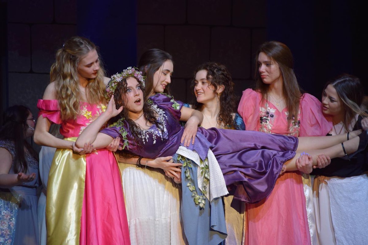 archmeredrama's tweet photo. Some photos from Once Upon A Mattress! Last chance to see our show tonight at 7pm!! See you there! https://t.co/vZVl1bYcfU