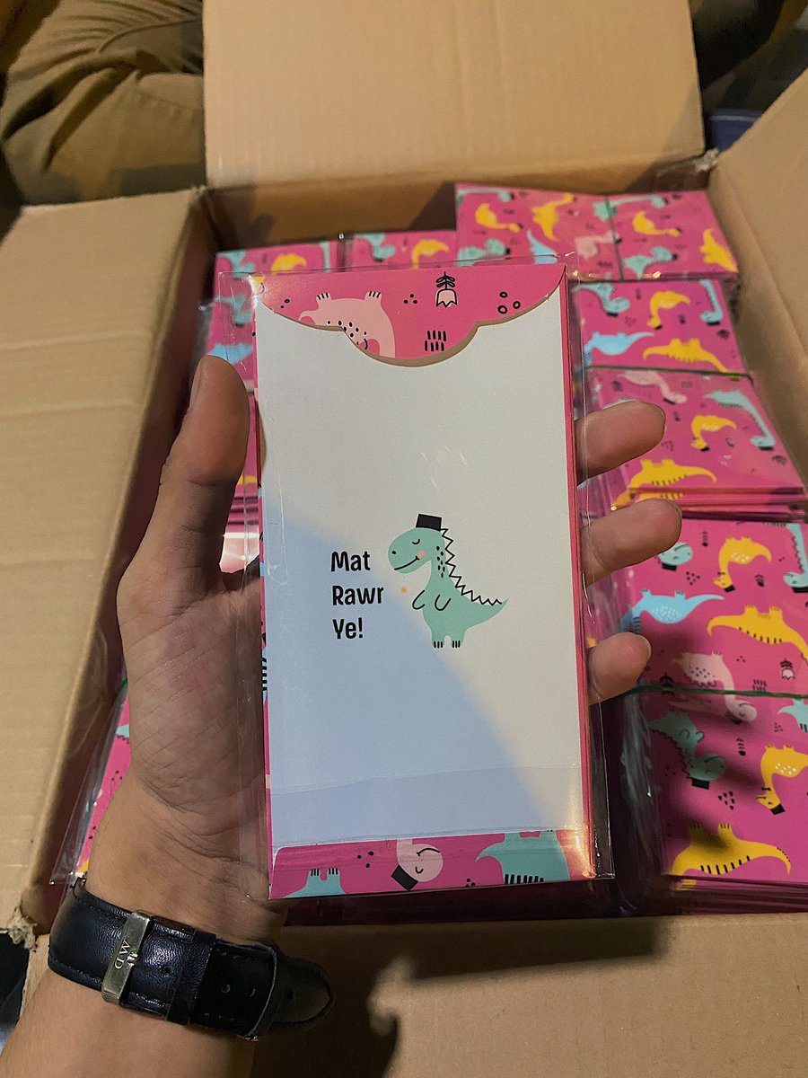 aemeruls_'s tweet image. Dengan lafaz bismillah, tahun ni aku ada jual sampul raya dinosaur yang conel ni tau 🥺

If korang tak beli takpe, rt untuk rezeki saya 🤲🏻

Link : bit.ly/3Kdn1tM