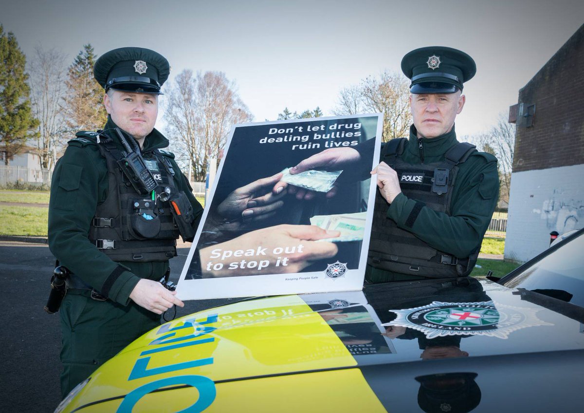 PSNIANDistrict's tweet photo. This morning Antrim Neighbourhood Policing Team have been delivering the message that "drugs don't work".
As a resident of Springfarm you will have received a leaflet outlining how you can anonymously report drug activity in your area.
#OpSilentGuardian
#WeCareWeListenWeAct https://t.co/mnd3fZXU9I
