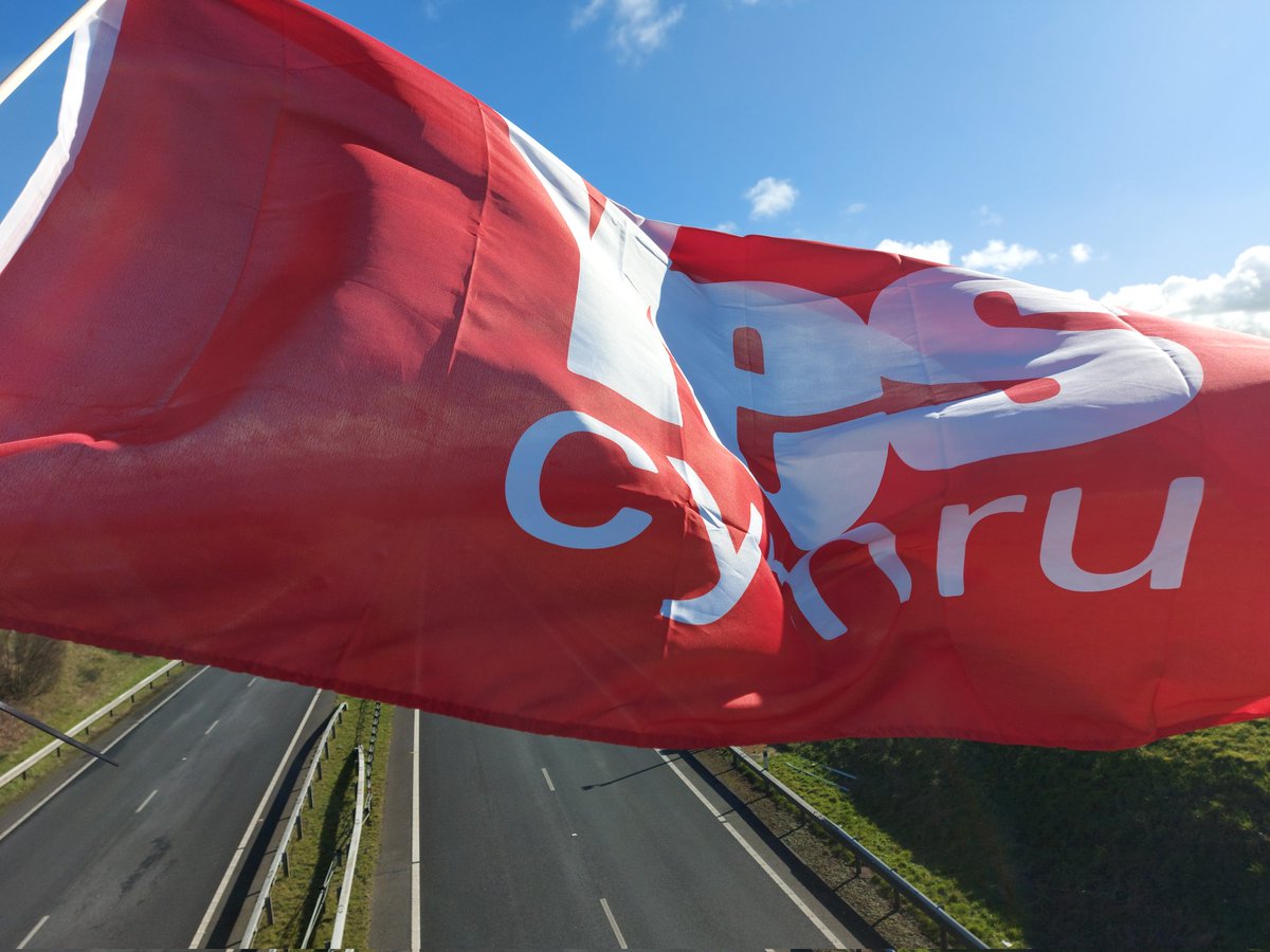 YnysYes's tweet photo. Bore braf yng Ngwlad y Medra.
#CymruRydd

Diolch i'r wariars am eu cefnogaeth.
@YesCymru https://t.co/bV9drGVCLp