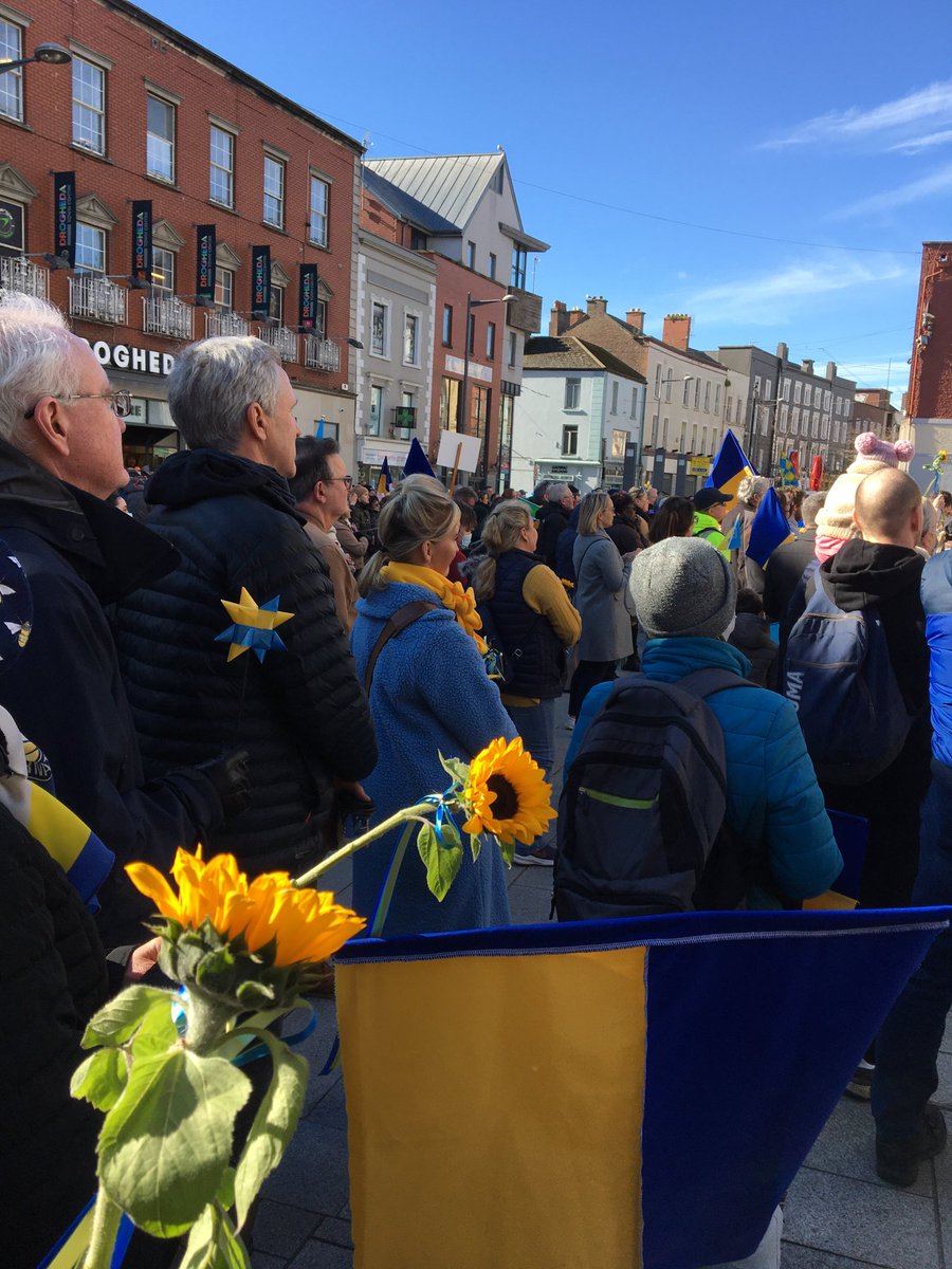 hessionmary1's tweet photo. Drogheda soroptimists rally in support of their sisters in Ukraine https://t.co/DN5oi4XATu
