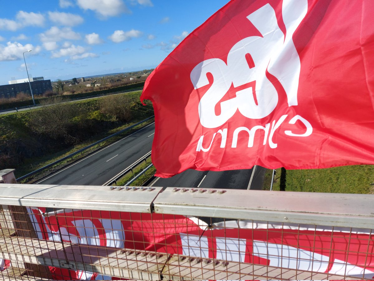 YnysYes's tweet photo. Bore braf yng Ngwlad y Medra.
#CymruRydd

Diolch i'r wariars am eu cefnogaeth.
@YesCymru https://t.co/bV9drGVCLp